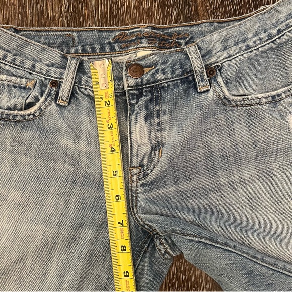 Abercrombie and Fitch Distressed Light Wash Bermuda Shorts Size 2 - Picture 6 of 11